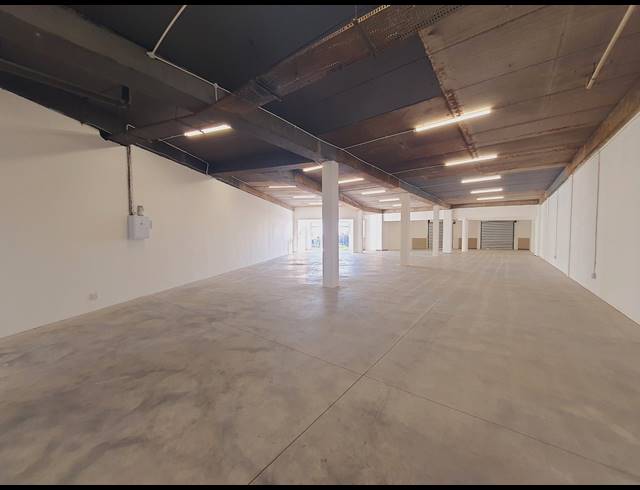 429M² SHOWROOM TO LET IN HALFWAY HOUSE